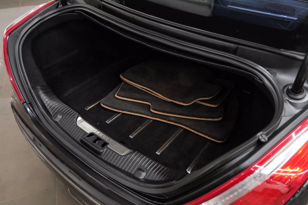 2012 JAGUAR XJ SEDAN V8, 5.0 LITER XJL PORTFOLIO SEDAN 4D
