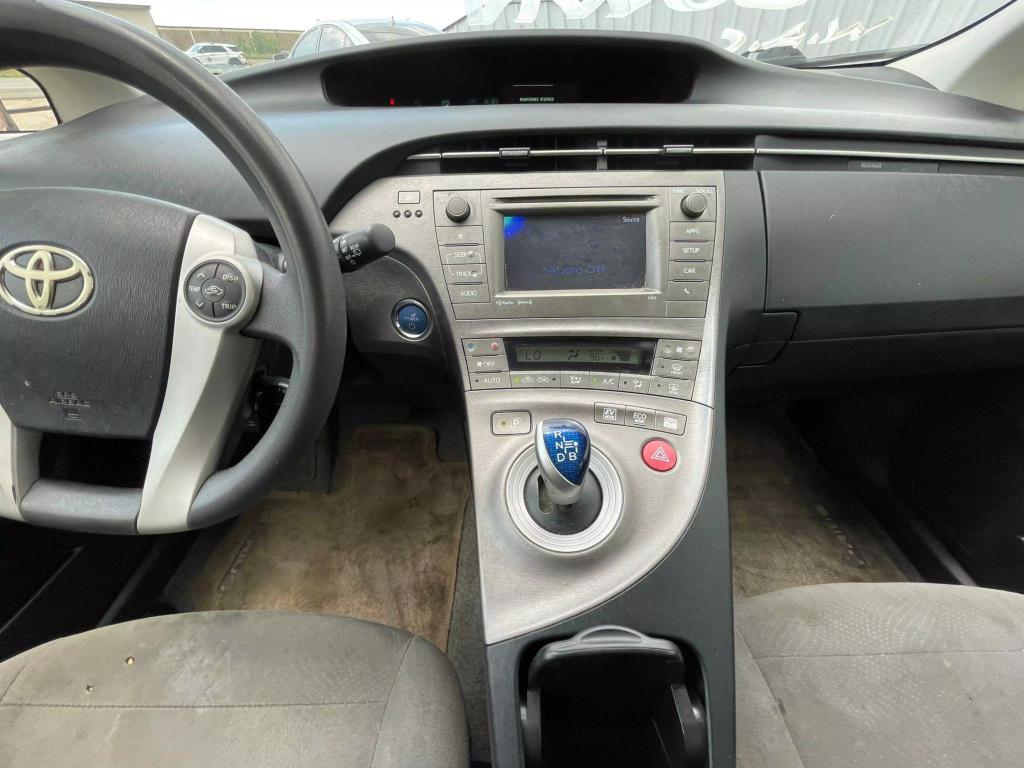 2015 Toyota Prius Three photo 17