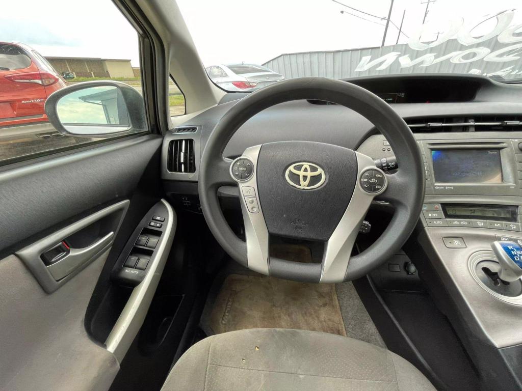 2015 Toyota Prius Three photo 16