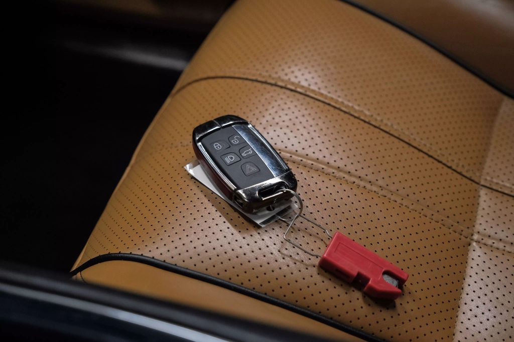2012 JAGUAR XJ SEDAN V8, 5.0 LITER XJL PORTFOLIO SEDAN 4D