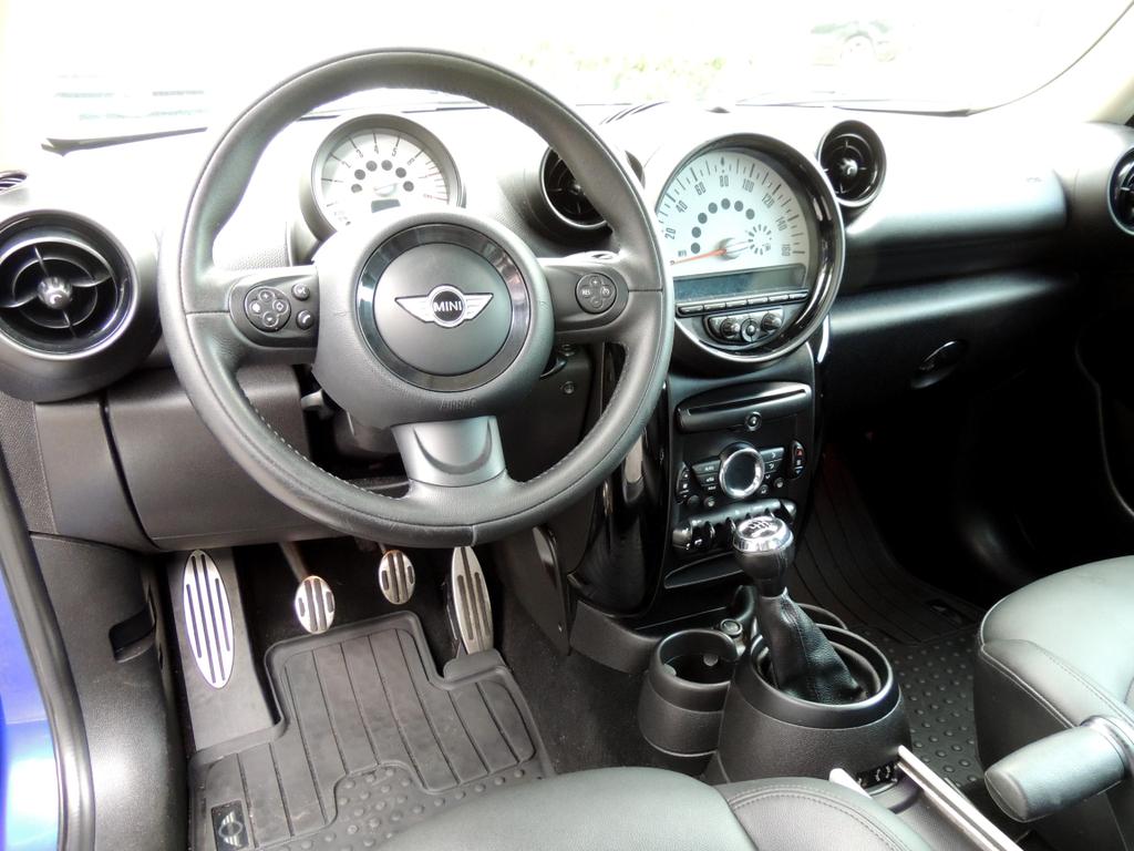 2013 MINI Paceman S photo 25