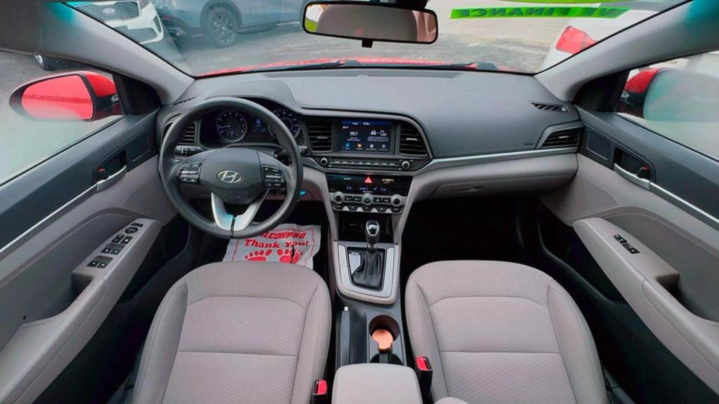 2020 Hyundai Elantra SEL photo 10