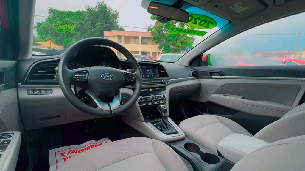 2020 Hyundai Elantra SEL photo 11