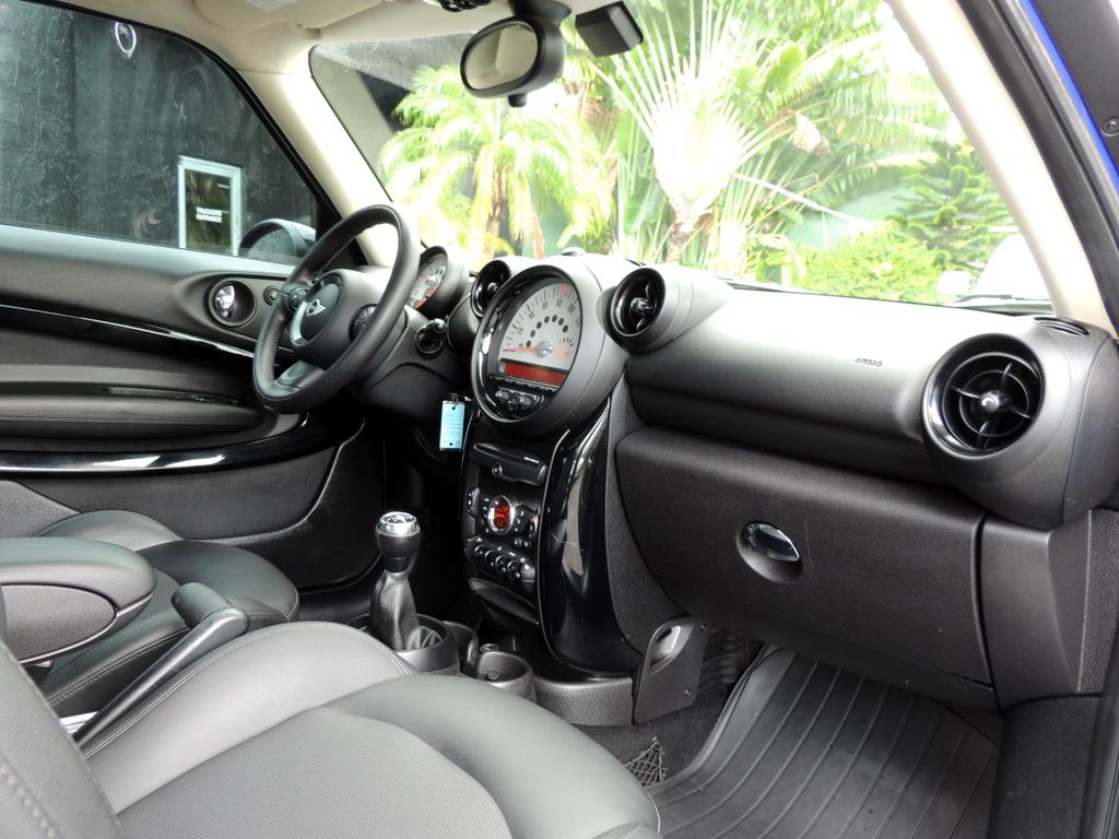 2013 MINI Paceman S photo 37