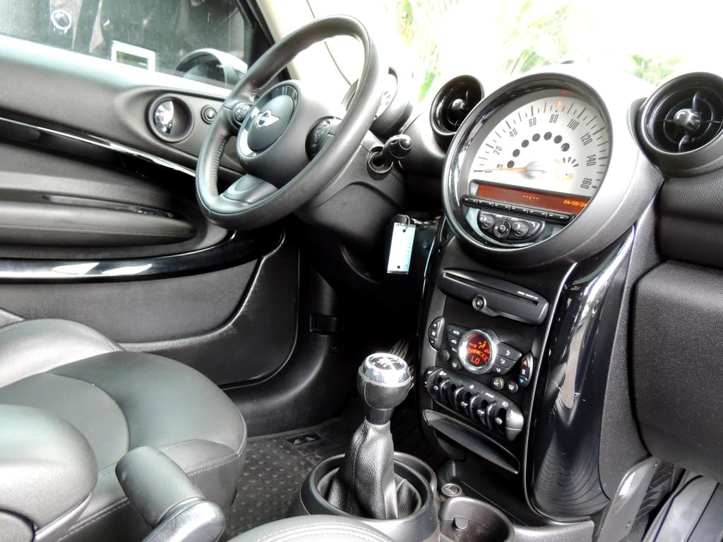 2013 MINI Paceman S photo 38