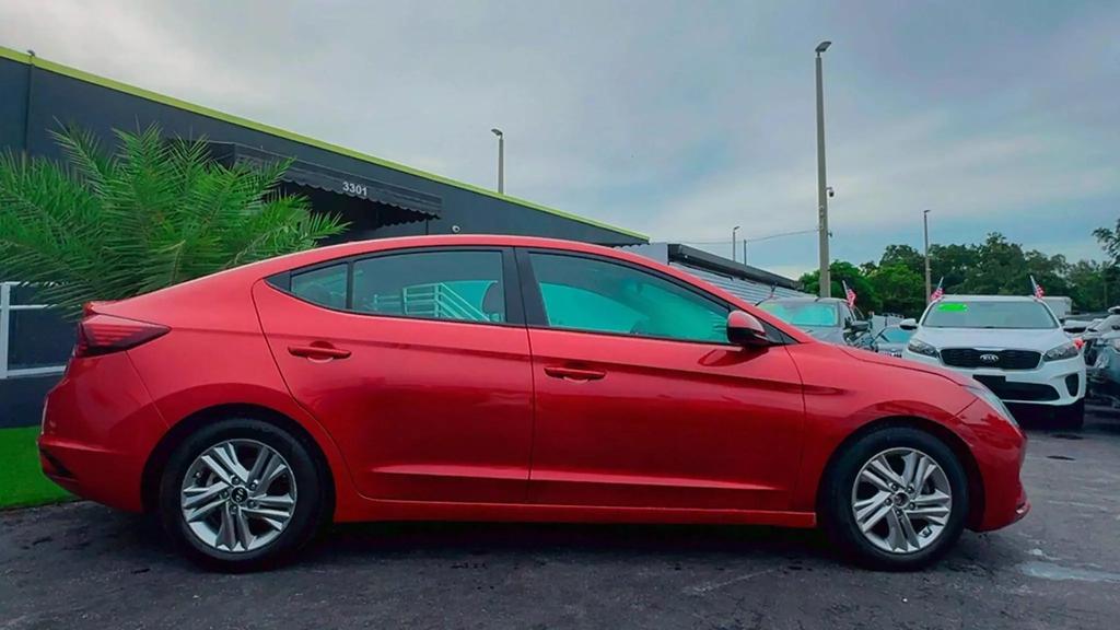 2020 Hyundai Elantra SEL photo 5