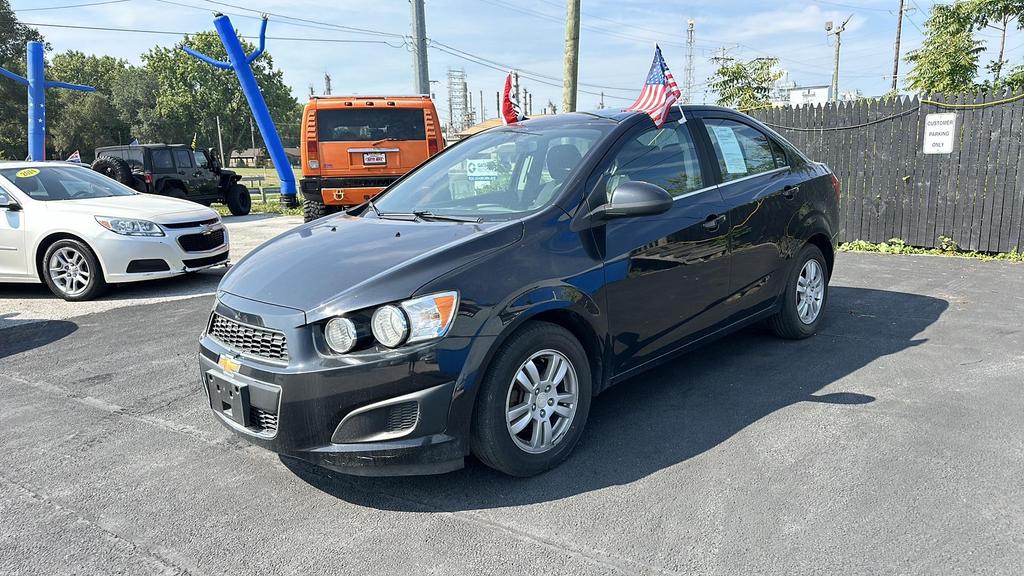 2016 Chevrolet Sonic LT photo 4