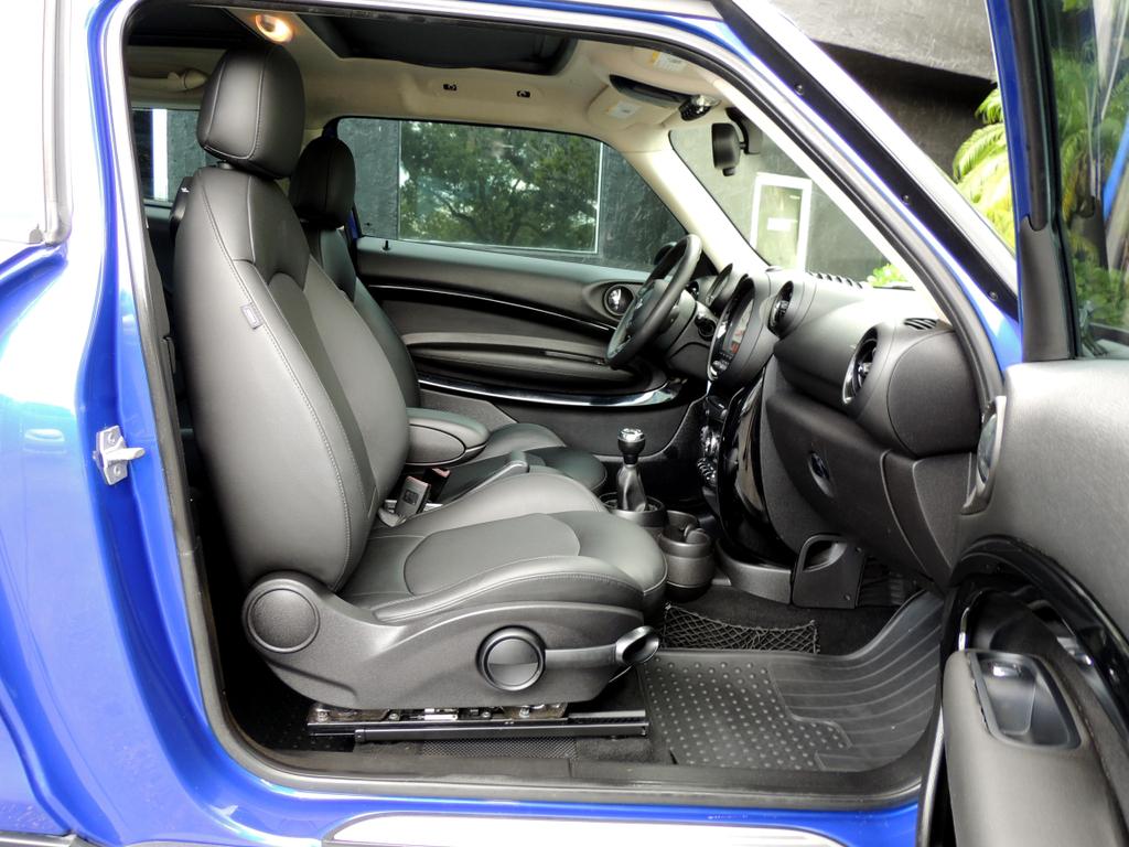 2013 MINI Paceman S photo 36