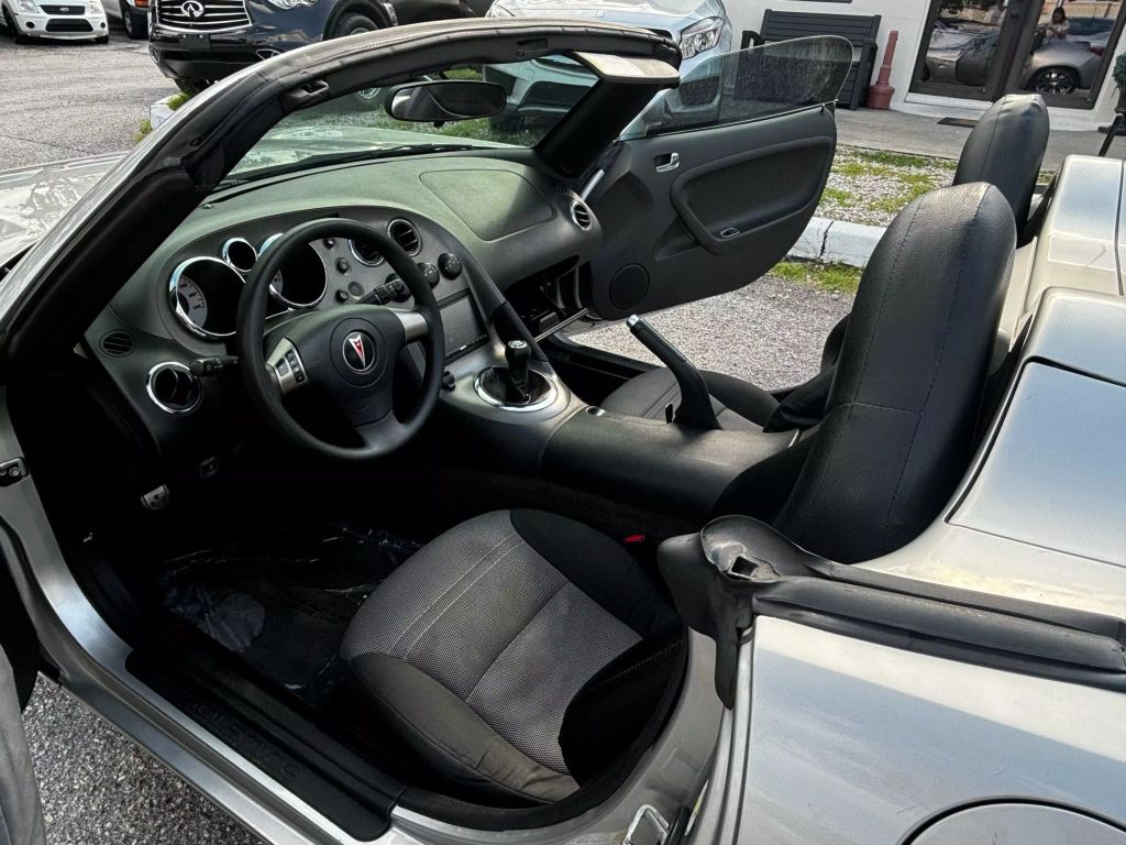 2006 PONTIAC SOLSTICE CONVERTIBLE 4-CYL, 2.4 LITER CONVERTIBLE 2D