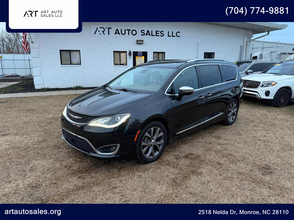 Chrysler Pacifica's photo