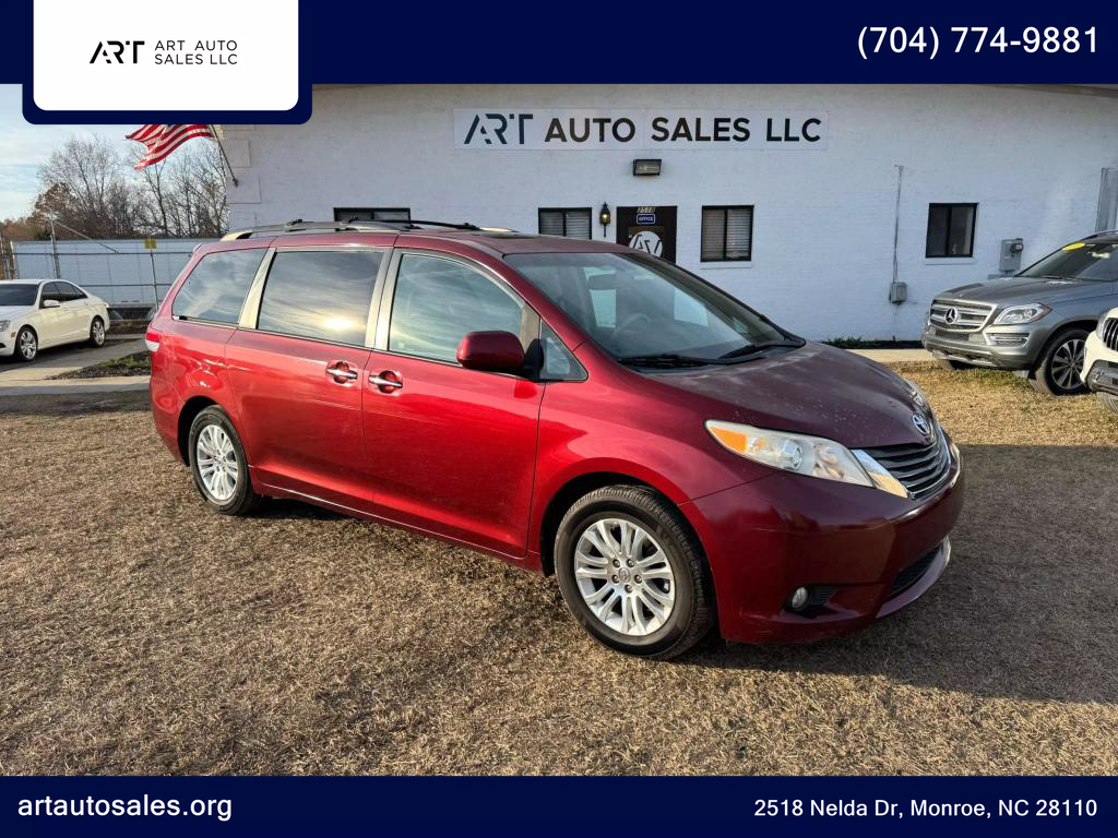 Toyota Sienna's photo