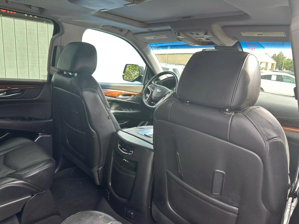 2015 Cadillac Escalade ESV Luxury photo 18