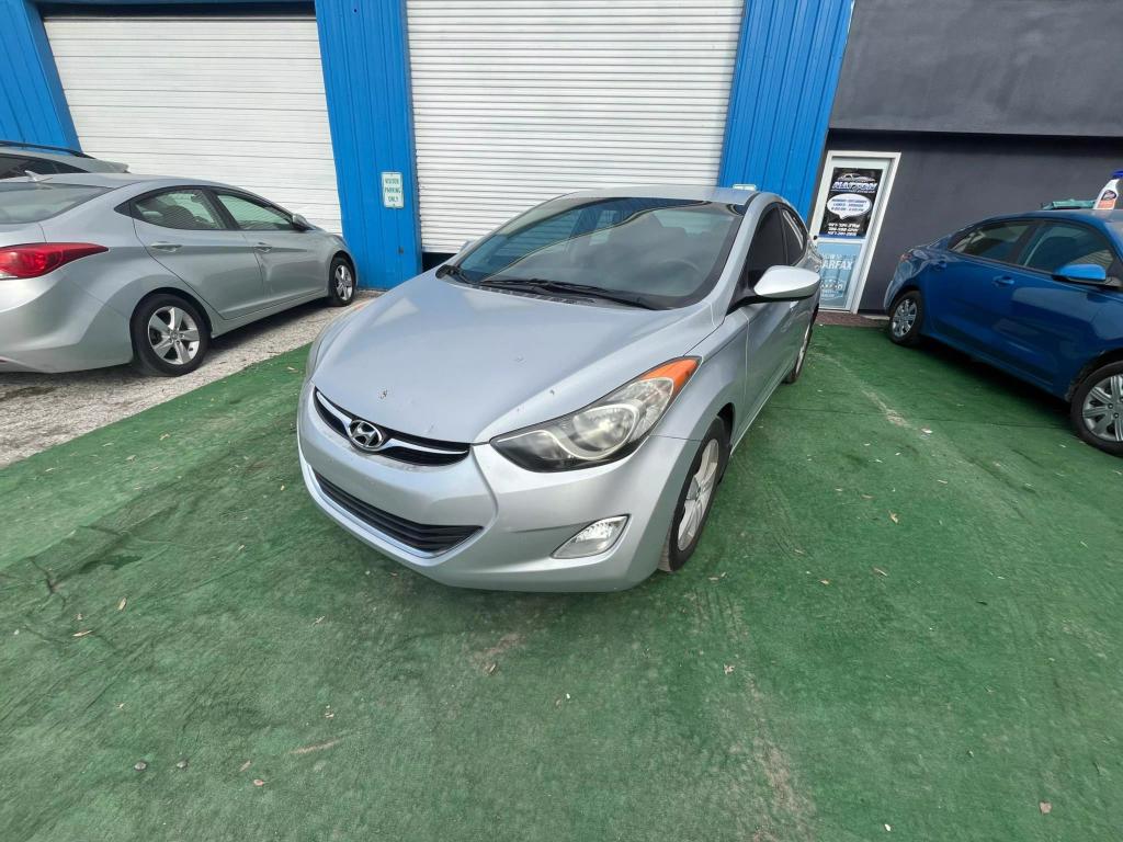 2013 Hyundai Elantra Limited photo 2