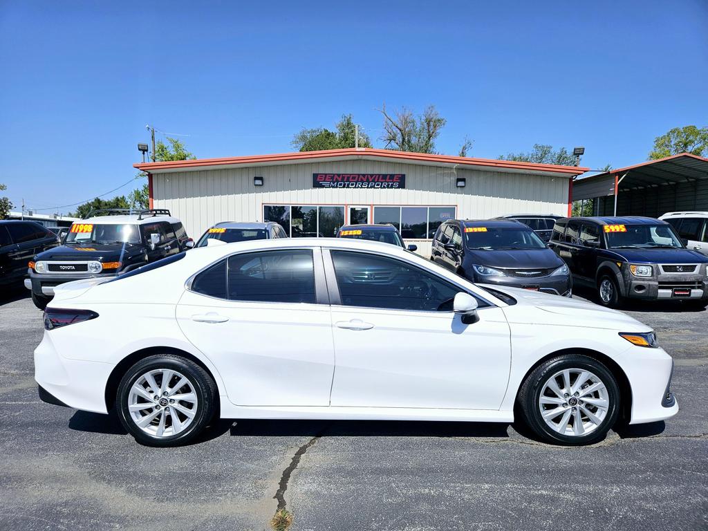 2023 Toyota Camry LE photo 4