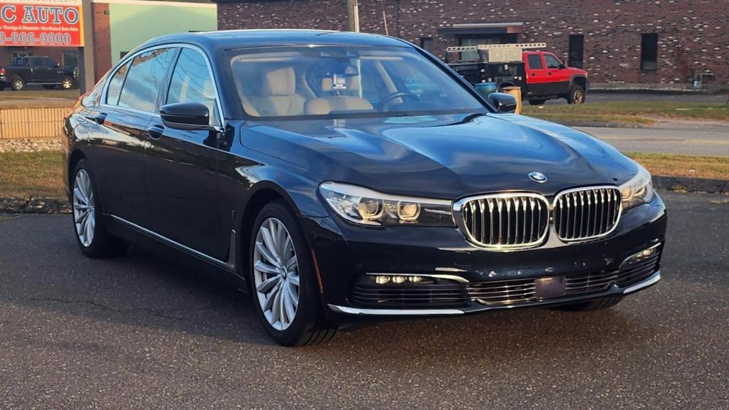 2017 BMW 7 Series 740e photo 2