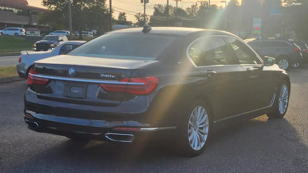 2017 BMW 7 Series 740e photo 4