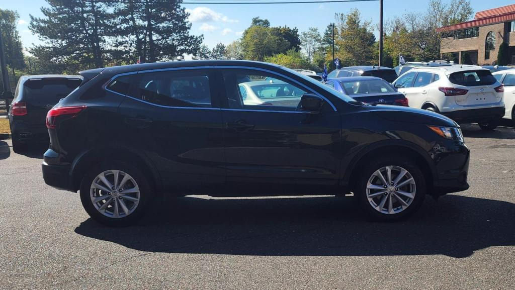 2017 Nissan Rogue Sport S photo 3