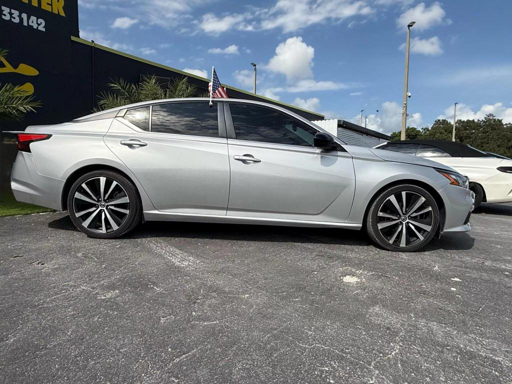 2021 Nissan Altima SR photo 10