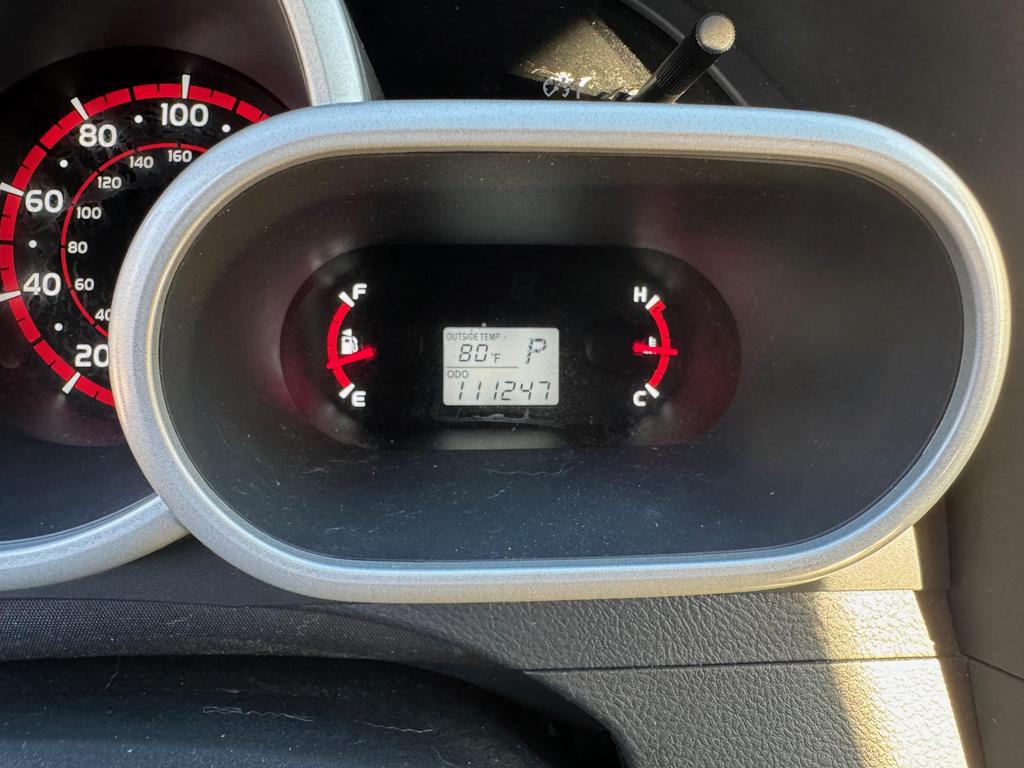 2010 Toyota Matrix Base photo 19