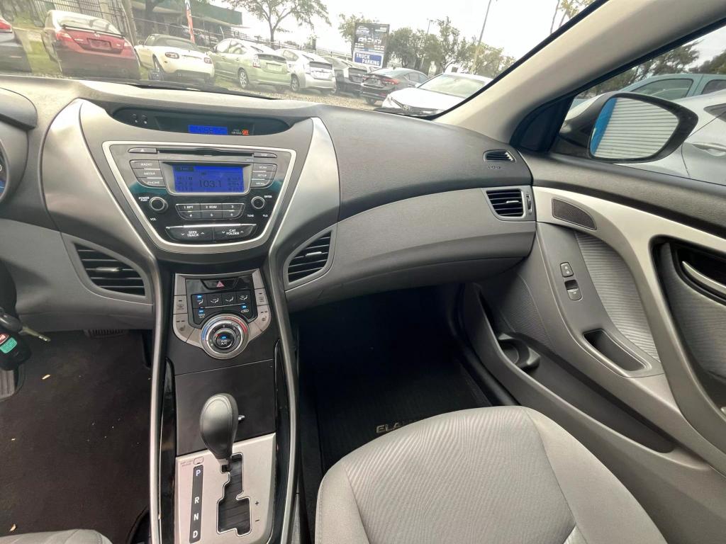 2013 Hyundai Elantra Limited photo 16