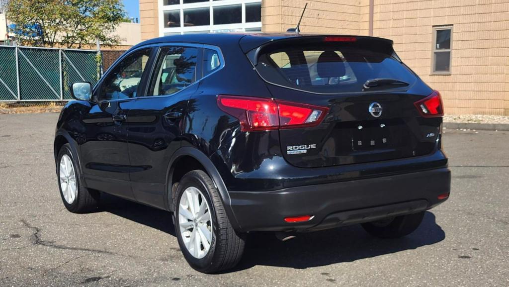 2017 Nissan Rogue Sport S photo 5