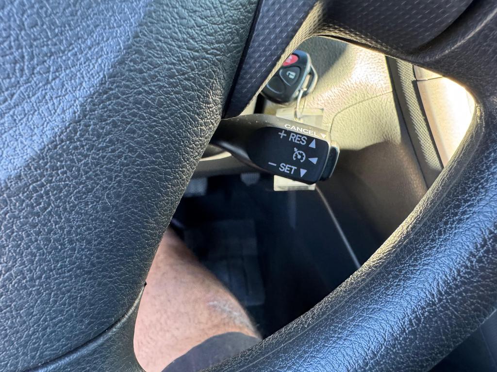 2010 Toyota Matrix Base photo 17