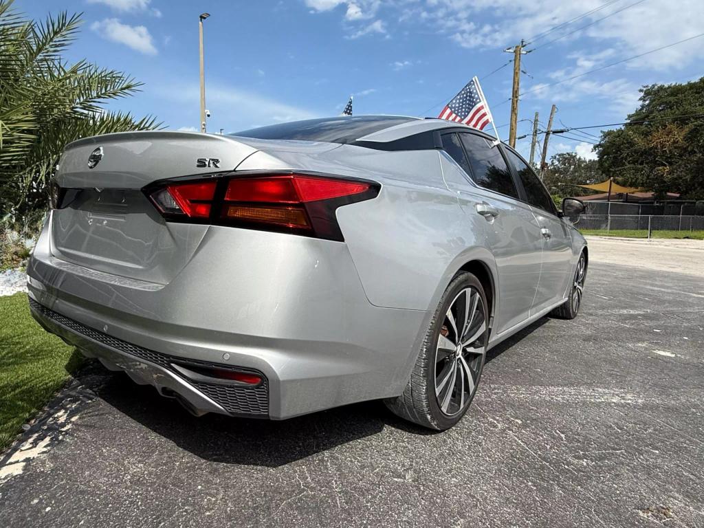 2021 Nissan Altima SR photo 13