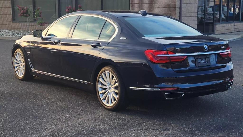 2017 BMW 7 Series 740e photo 5