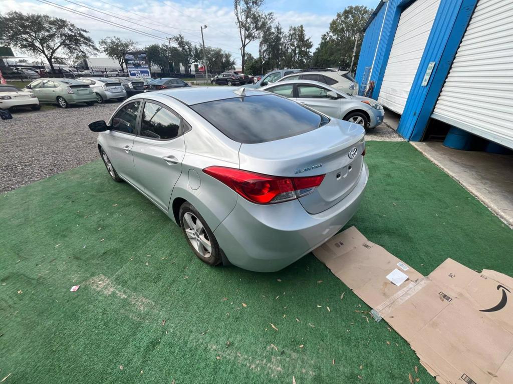 2013 Hyundai Elantra Limited photo 9