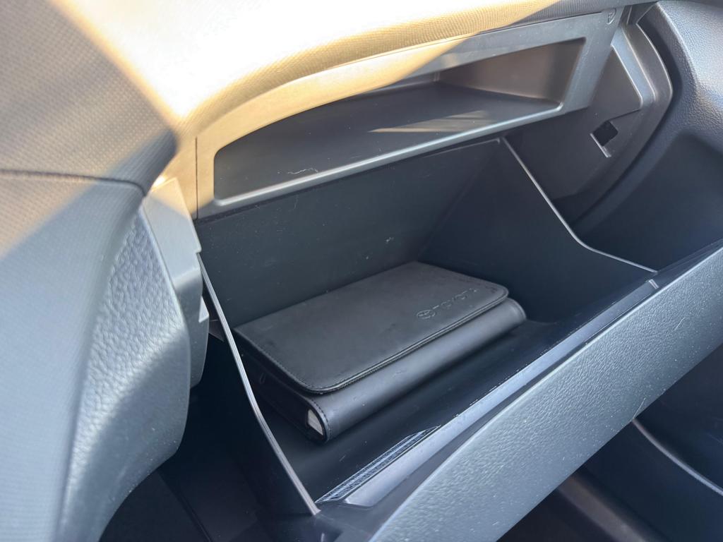 2010 Toyota Matrix Base photo 26