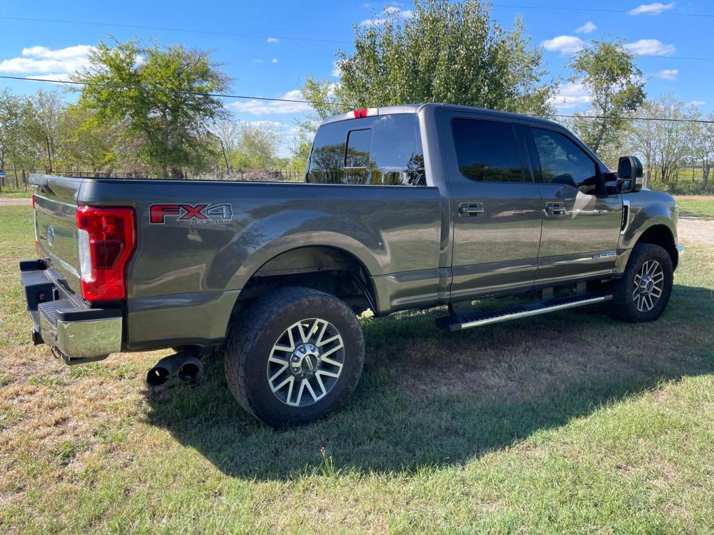 2018 Ford F-250 Super Duty Lariat photo 3