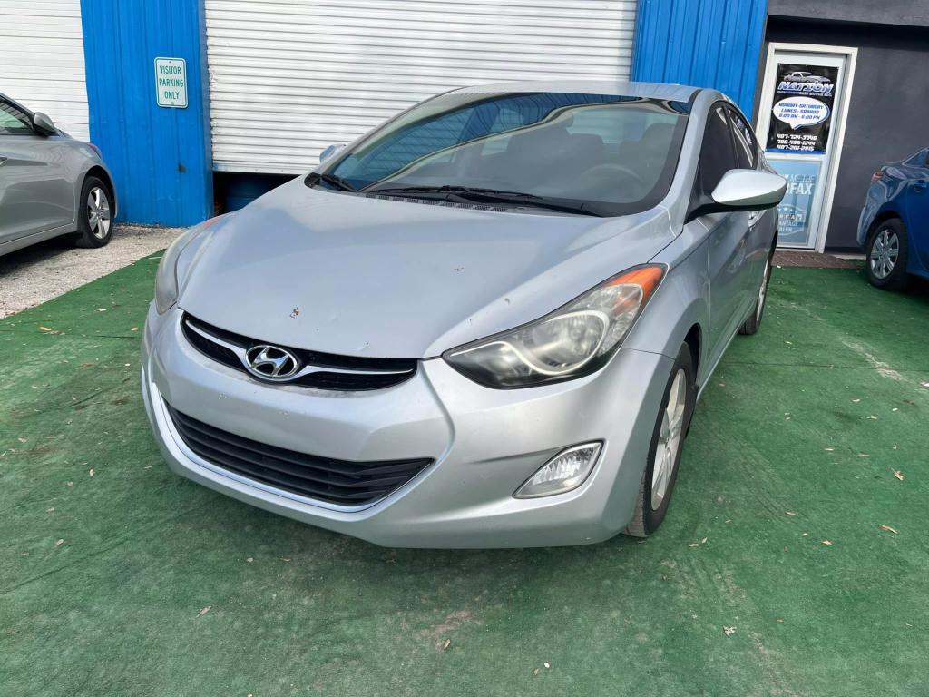 Hyundai Elantra's photo