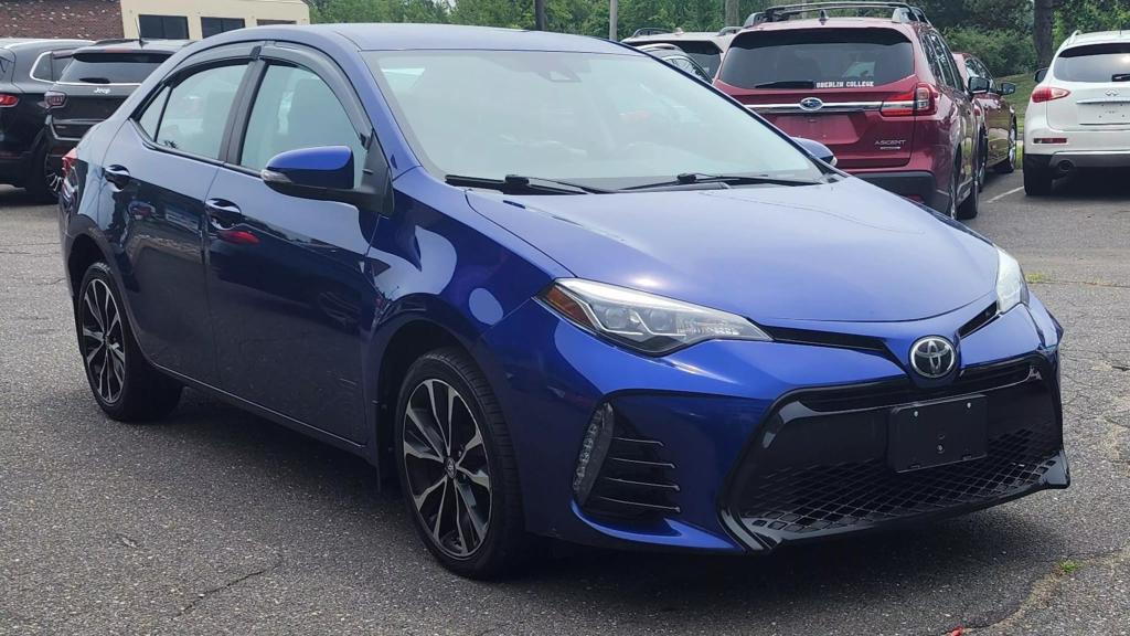 2017 Toyota Corolla SE photo 2