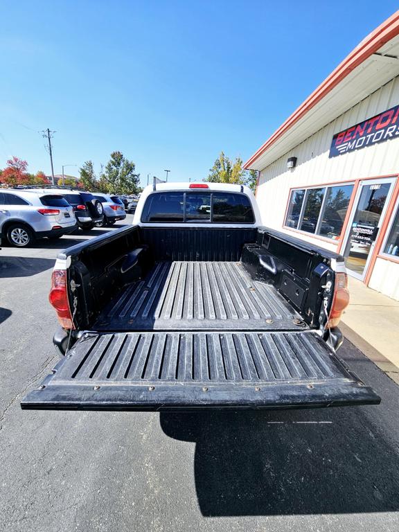 2006 Toyota Tacoma Base photo 13