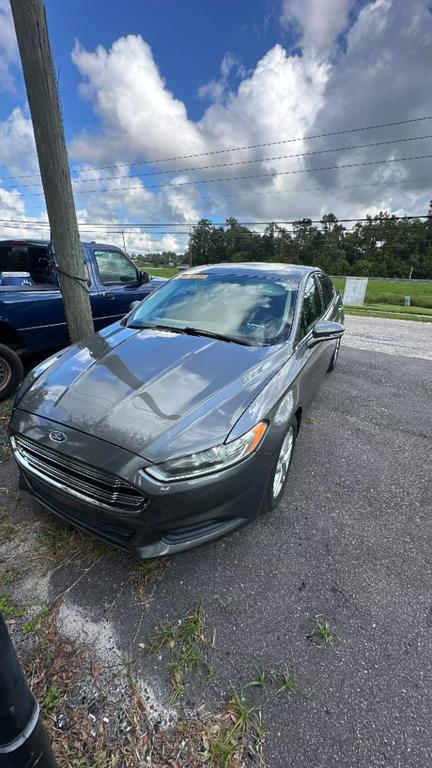 2013 Ford Fusion SE photo 2