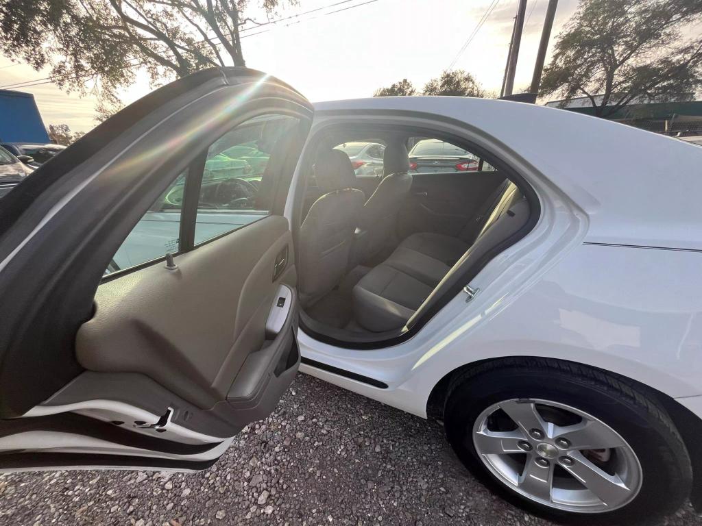 2015 Chevrolet Malibu 1LS photo 11