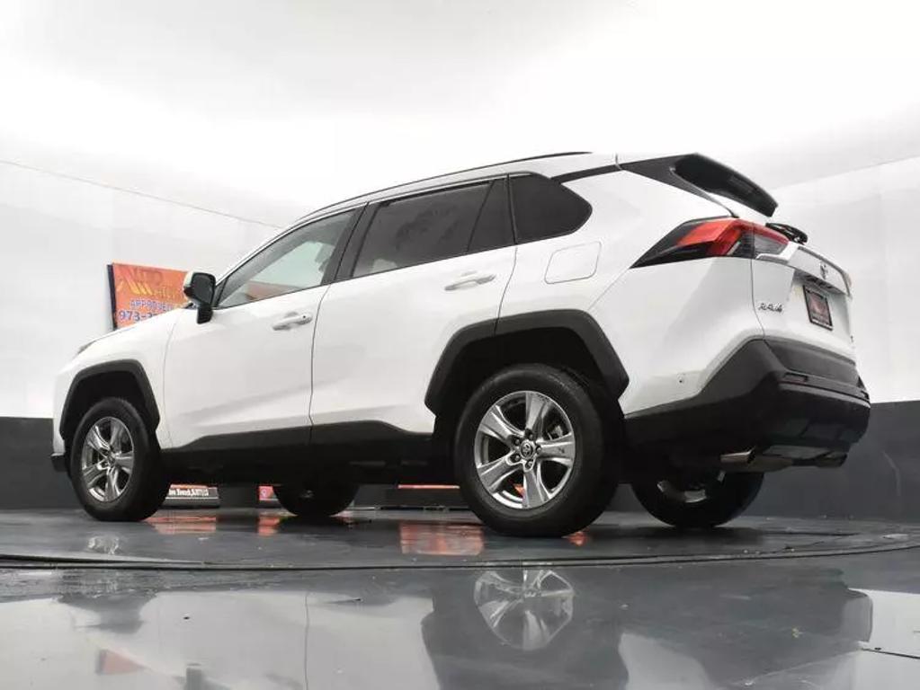 2024 Toyota RAV4 XLE photo 12