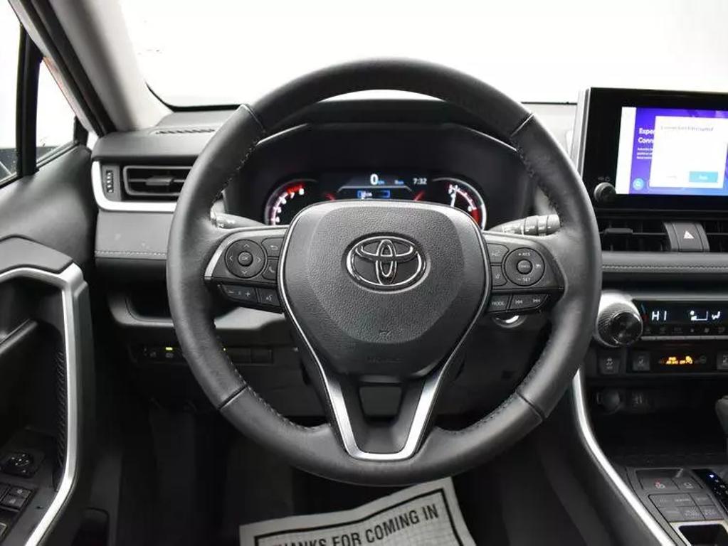 2024 Toyota RAV4 XLE photo 20