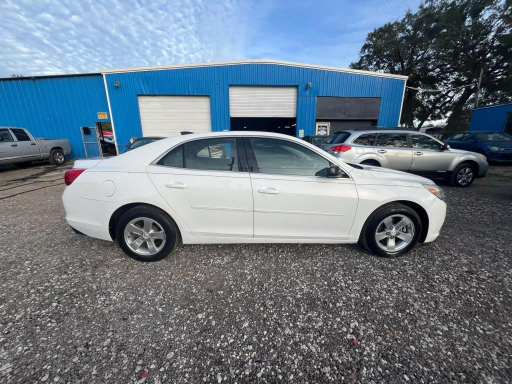 2015 Chevrolet Malibu 1LS photo 5