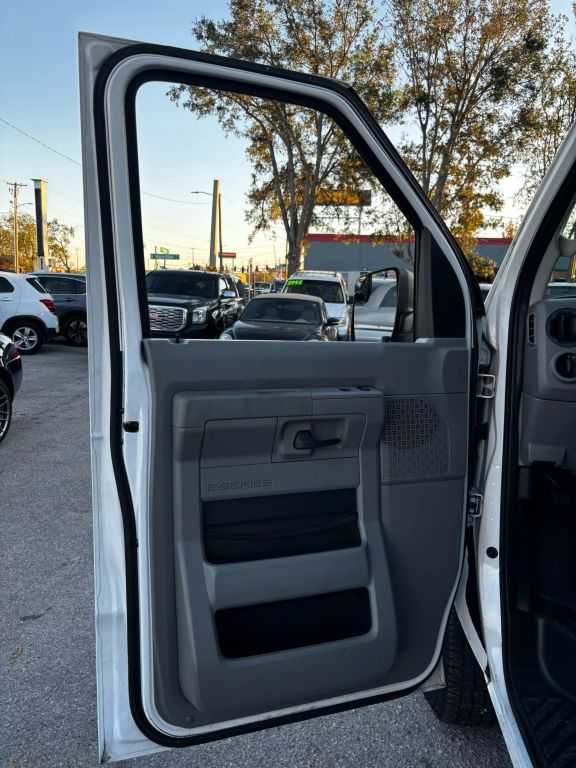 2011 FORD E350 SUPER DUTY PASSENGER PASSENGER V8, 5.4 LITER XLT EXTENDED VAN 3D