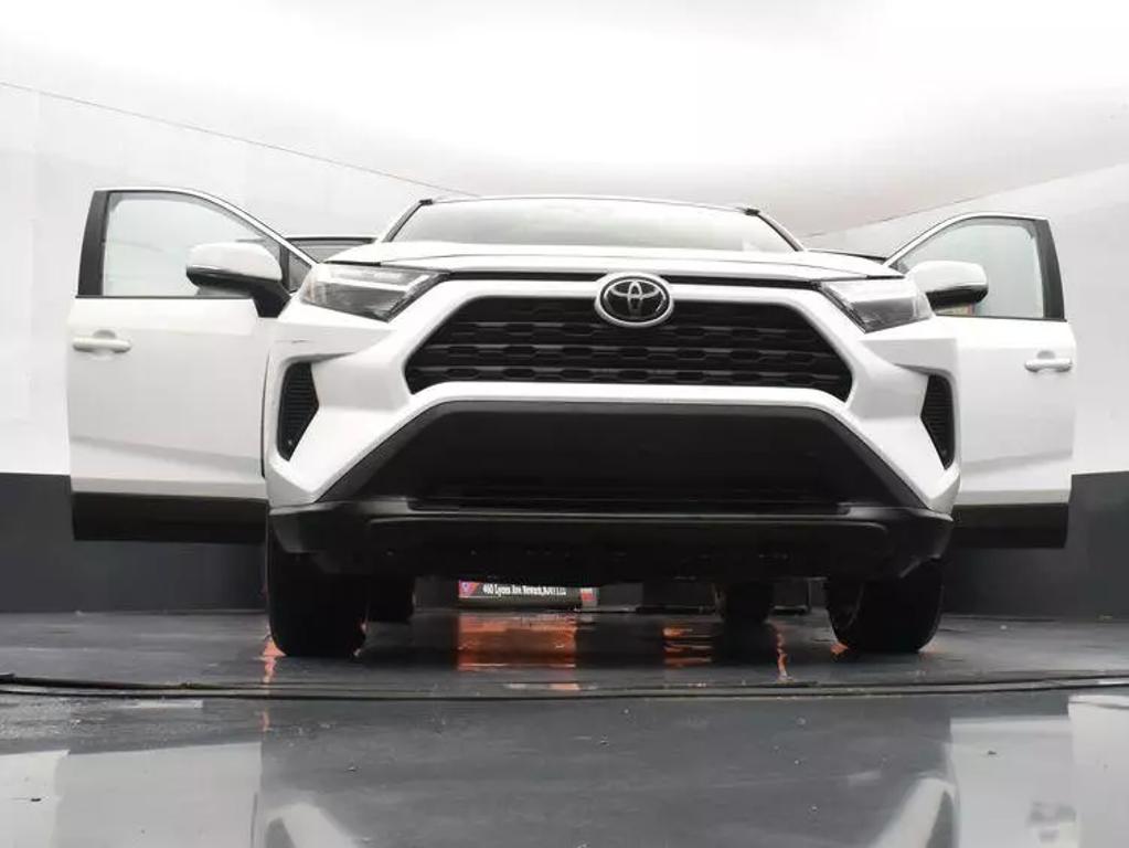 2024 Toyota RAV4 XLE photo 11