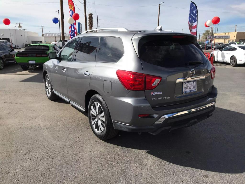 2019 Nissan Pathfinder SL photo 3