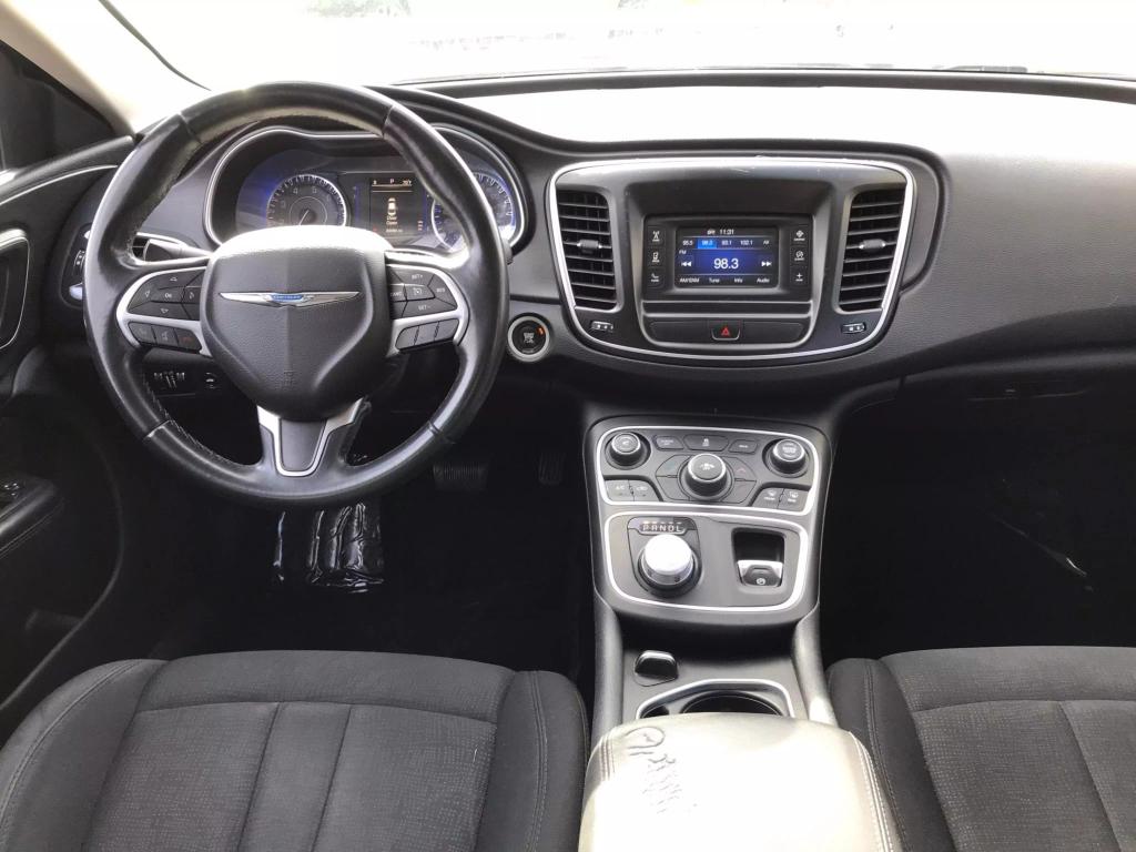 2016 Chrysler 200 Limited photo 13