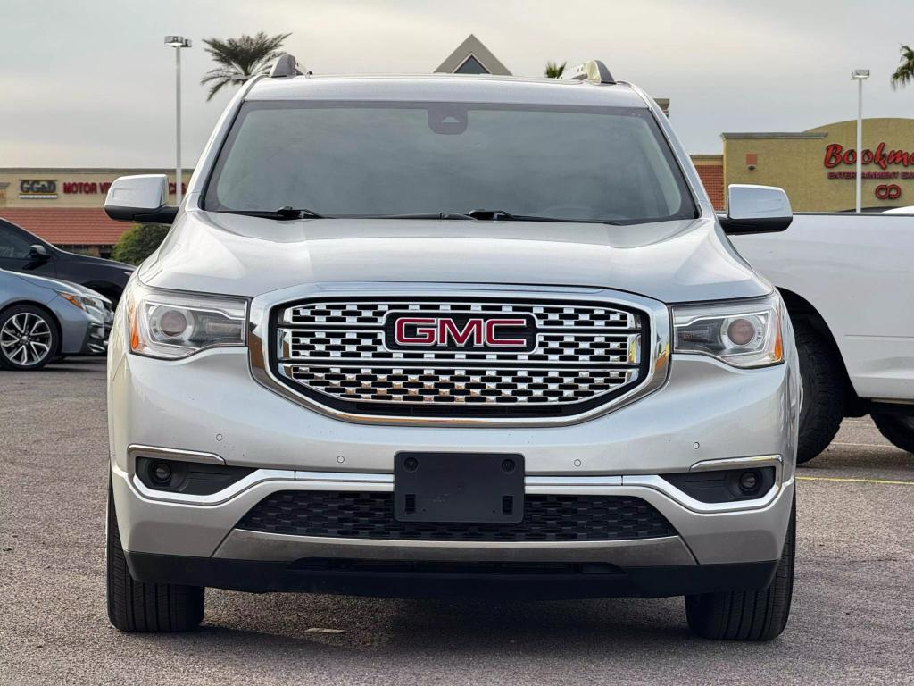 2019 GMC Acadia Denali photo 2