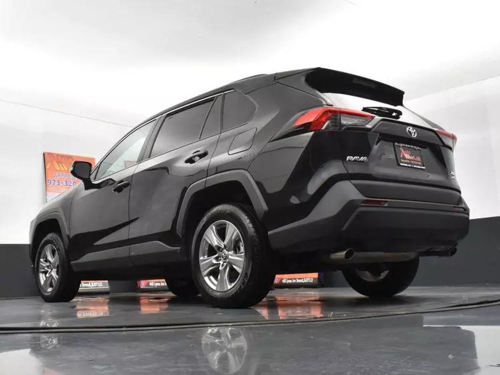 2024 Toyota RAV4 XLE photo 12