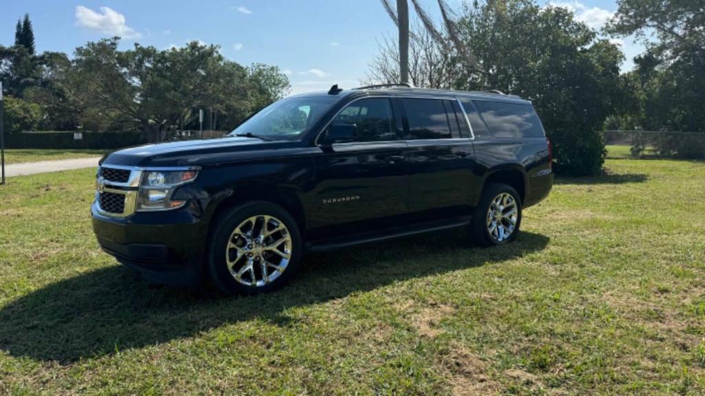 Used 2019 Chevrolet Suburban LT with VIN 1GNSCHKC4KR328789 for sale in West Palm Beach, FL