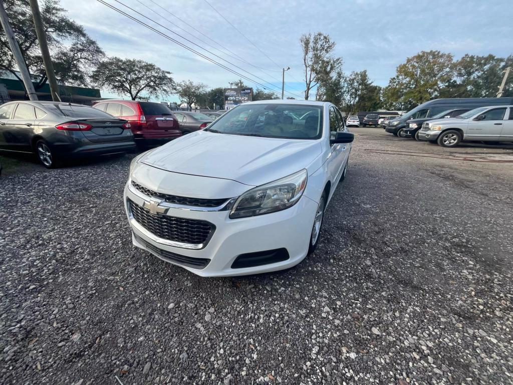 2015 Chevrolet Malibu 1LS photo 2