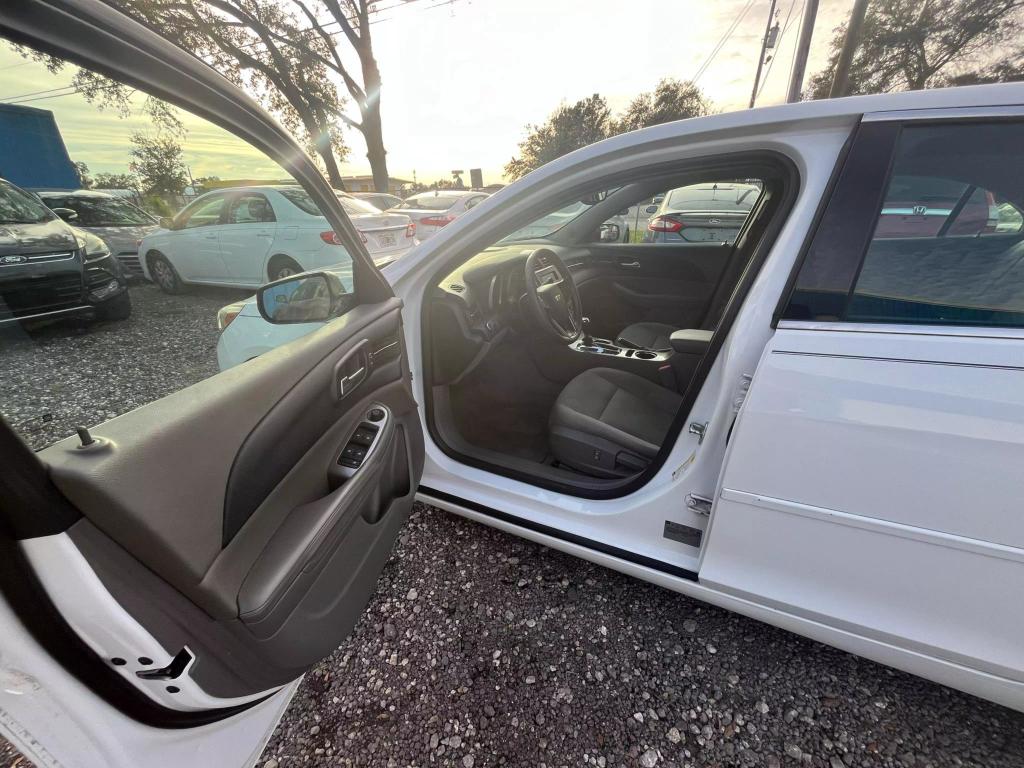 2015 Chevrolet Malibu 1LS photo 14