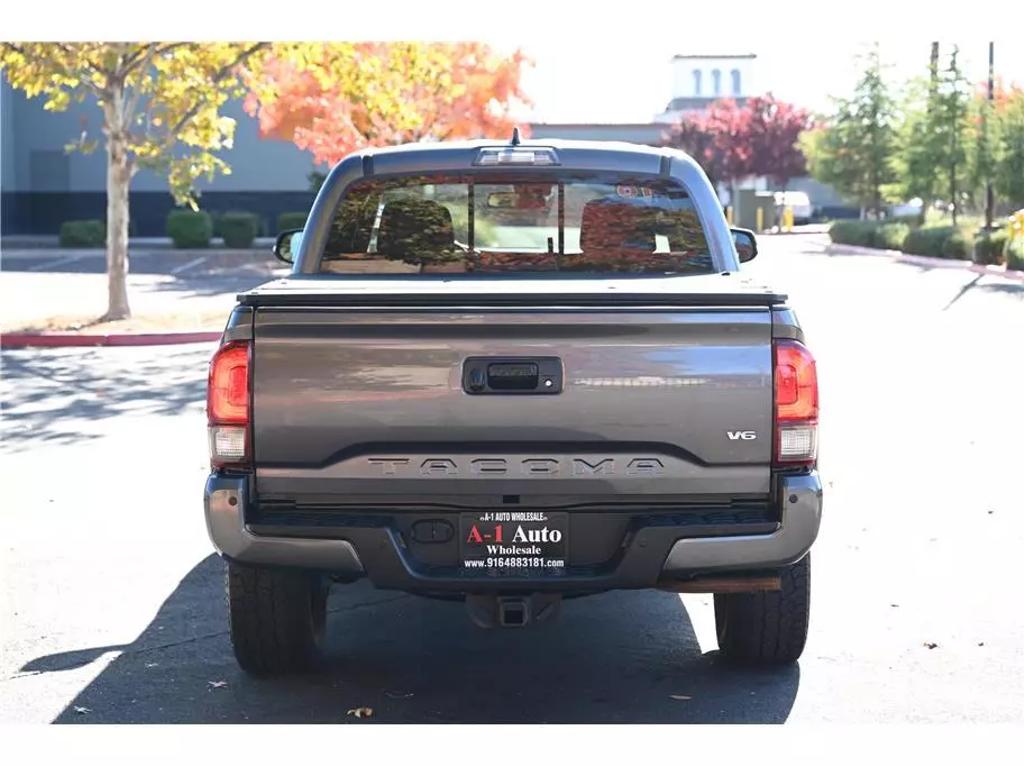 2018 Toyota Tacoma TRD Sport photo 6