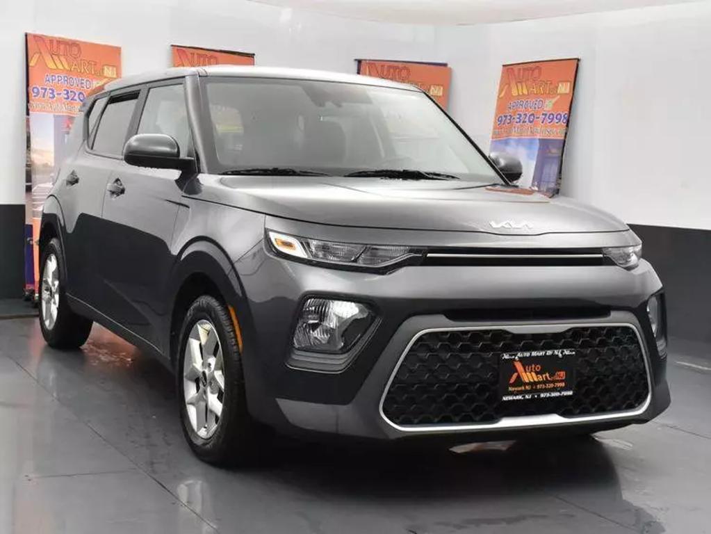 2022 Kia Soul LX photo 2